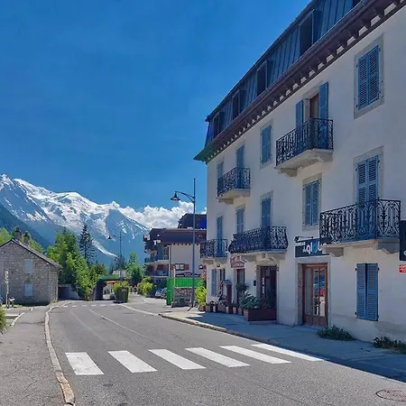 Daire Carabiner: Espace Montagne Chamonix